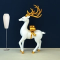 Statua di alce bianca minimalista con corna dorate e fiocco per decorazione d'interni - Stile in Piedi Grande (1A Cervo Minimalista)