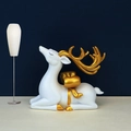 Statuetta moderna di cervo bianco con corna dorate e fiocco per decorazione soggiorno - Stile Seduto Grande (1B Cervo Minimalista)
