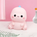 Luce notturna a forma di dinosauro rosa in silicone per bambini su tavolo di marmo - Rosa