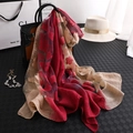 Élégant châle long en soie avec broderie florale et dégradé de rouge et beige - Rose Vif + Beige