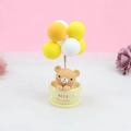 Figurine d'ours brun avec ballons colorés sur socle jaune Keep Smile décoratif - Ours de Dessin Animé avec Ballons