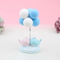 Décoration de gâteau couple de baleines avec ballons et perles sur socle bleu - Couple de Baleines avec Ballons