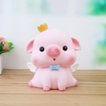 Hucha de cerdito rosa de dibujos animados con corona dorada y lazo azul, decorativo - Solo Depósito Extra Grande (1089-8)