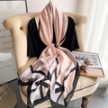 Elegante sciarpa in seta con stampa a fiocco in raso rosa cipria e nero da donna - 180*90CM / Stile Fiocco Nero Rosa (F-76)