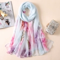 Hellblaues Chiffon-Schultertuch mit rosa Blumenmuster für Strand-Sonnenschutz - Hellblau (B-12-浅蓝)