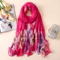 Eleganter Chiffon-Schal mit Blumenmuster in Rosarot und Violett mit hochwertigem Fall - Rosarot (B-12-玫红)