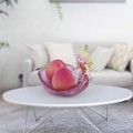 Vassoio a petalo viola con statuetta di fata e pesche decorative per la casa - Petalo Rosa Fata dai Capelli Gialli (Stile B)