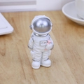Süße Astronauten-Figur in Weiß und Silber mit rosa Blume für Schreibtisch oder Auto - Astronaut mit Rose Stil 1A / Weiß