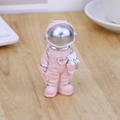 Rosa Astronauten-Figur mit weißem Bären und silbernem Helm als Schreibtisch-Deko - Sanfter Astronaut mit Bär Stil 1B / Rosa