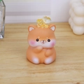 Figurine de chien Shiba Inu orange avec joues roses et accessoire de tête jaune - Shiba Inu