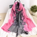 Elegante sciarpa in pizzo bicolore con ricamo floreale rosa e grigio su tessuto velato - 65*180CM / Rosa + Grigio
