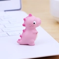 Niedliche rosa Dinosaurier Schreibtischfigur mit lila Stacheln in Büro-Deko - Rosa
