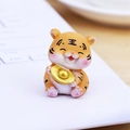 Mini statuetta di tigre portafortuna con lingotto d'oro per auto e scrivania - Stile A Mini Tigre con Lingotto d'Oro