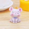 Figurine de souris violette avec décor de fromage jaune et nœud papillon bleu pour bureau - Souris Gourmande (Mini)