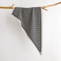 Minimalistischer schwarz-weißer Seidenschal mit geometrischem Muster auf Ast - Weiß (SJ-35)