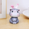 Figurine chat à tête oscillante gris et blanc avec oreilles de lapin et lunettes - Style Chat Mains Croisées Gris Tête Branlante (13B)