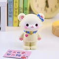 Figura de oso crema con lazo azul y collar de estrella para decoración de mesa - Estilo Crema (Modelo C)