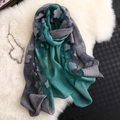 Écharpe élégante dégradé bleu-vert avec broderie florale 3D sur un tissu de tulle - Gris Foncé + Vert