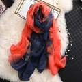 Écharpe élégante en soie dégradé orange et bleu marine avec broderies florales - Bleu Marine et Orange