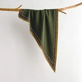 Dettaglio di un foulard in seta verde con stampa vintage appeso a un ramo di legno - Verde Frutta (SJ-10)