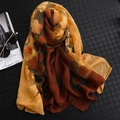 Élégante écharpe longue jaune gingembre et marron foncé avec broderie florale et mousseline - Caramel + Jaune