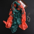 Écharpe longue élégante à motif floral dévoré avec dégradé émeraude et corail - Vert + Orange