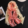 Écharpe en soie dégradé rose et orange avec des motifs floraux en jacquard - Rose + Jaune Crème