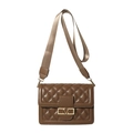 Borsa a tracolla marrone trapuntata con chiusura a V dorata e ampia tracolla in nylon - Marrone