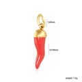 Dettaglio del ciondolo cornetto smaltato rosso con dimensioni e peso di 1,3g - Stile Peperoncino Rosso (PA10020EG)