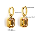 Détail de boucles d'oreilles dorées avec cristaux ambrés et dimensions du produit - Boucles d'Oreilles Dorées Cristal Ambre (EA57080GG)
