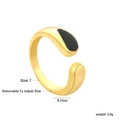 Dettaglio anello regolabile placcato oro 18k con goccia nera, larghezza 6,7 mm - Stile Goccia Smalto Nero Oro (RI1670B7G)