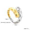 Anello aperto in acciaio inossidabile bicolore con trama irregolare e superficie martellata - Stile a trama irregolare bicolore oro e argento (RI174107M)