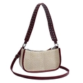 Bolso de media luna de paja tejida burdeos y beige con tachuelas plateadas - Rojo