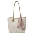 Grote beige tote tas van korrelig leer met zijden sjaal en gouden tekstaccenten - Met koffie-wit geruite sjaal / Broken Wit