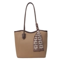 Bruine grote shopper met kiezelstructuur en decoratieve geblokte zijden sjaal - Met bruin-geel geruite sjaal / Khaki