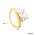 Anello in acciaio inossidabile dorato con zircone quadrato da 8mm a quattro griffe - US 6 / Stile Dorato Con Zirconia Trasparente Quadrata (RI1742A6-8G)