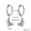 Détail de boucles d'oreilles cœur en acier avec cristaux blancs et dimensions - Cœur Simple Argent (EA579102S)