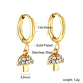 Détail de boucles d'oreilles champignons en acier inoxydable doré avec zircons blancs - Petit Champignon Or (EA579302G)