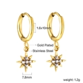 Vue détaillée des boucles d'oreilles étoile en acier doré avec cristaux et dimensions - Étoile à Huit Branches Or (EA580102G)