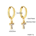 Détail de boucles d'oreilles créoles en acier plaqué or avec pendentifs lettre T et cristaux - Lettre T Or (EA580402G)