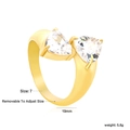 Detalle de anillo bañado en oro 18K con circón triangular y tamaño ajustable - Talla 7 (Ajustable) / Estilo de Circonita Triangular Blanca Dorada (RI1731A7G)