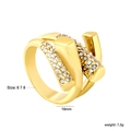Detail van een vergulde spijkerring met zirkonia-stenen en een breedte van 19 mm - US 6 / Gewikkelde Nagel Zirconia Stijl (RI1688A6-8G)