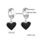 Vue détaillée des boucles d'oreilles cœur en acier inoxydable avec émail noir et tailles - Métal Argenté/Coeur Noir(EA58460BS)