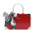 Rote Box-Handtasche im Retro-Stil mit Wellenmuster, Goldgriff und Seidenschal-Dekor - Rot