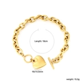 Detailansicht eines goldfarbenen Herzarmbands mit OT-Verschluss und 16cm Längenangabe - OT-Verschluss einzelnes Herz grobe Kette Armband (BR293401G) / Gold