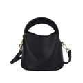 Sac seau noir minimaliste avec poignée en résine et finitions dorées sur fond blanc - Noir