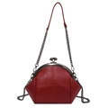 Sac à main rouge vintage avec fermoir à clip, coutures croisées et bandoulière - Rouge