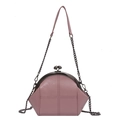 Sac bandoulière rose poudré en forme de coquille avec chaîne et fermoir métallique - Rose