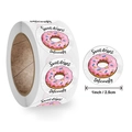 Rotolo di adesivi per ciambelle Sweet Dessert da 1 pollice con glassa rosa e scritte - Stile Illustrazione Ciambella Rosa (A) / 1 Pollice (500 Pezzi/Rotolo)
