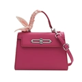 Kelly-Handtasche in Magenta aus genarbtem Leder mit elegantem Seidenschal-Dekor am Griff - Lila